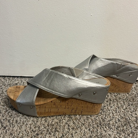 Rampage Quizzer Size 10 Silver Wedge Sandal - Picture 2 of 7